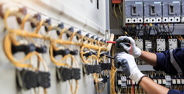 Professional Electrician technician working in Mound, MN